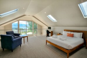 3 bedrooms, desk, iron/ironing board, travel cot