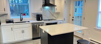 5min from the Gillette Stadium! Sleeps 12 people! - Pet-Friendly !


