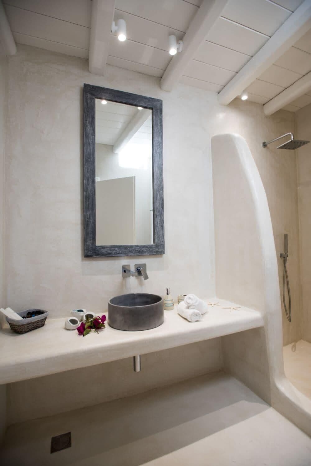 Shower, hair dryer, towels, shampoo