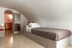 1 chambre, bureau, fer et planche à repasser, Wi-Fi