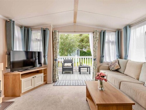 Luxury Modern Family Lodge, Pools & Activity Pass