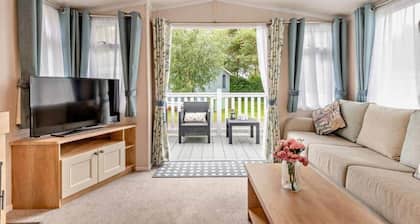 Luxury Modern Family Lodge, Pools & Activity Pass