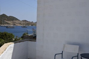 Property grounds - Patmos Cute Seafront Studio Escape for 2 (Patmos)