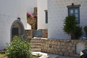 Property grounds - Patmos Cute Seafront Studios Escape for 3 (Patmos)