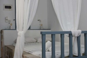 Iron/ironing board, WiFi, bed sheets - Patmos Cute Seafront Studios Escape for 3 (Patmos)