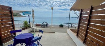 Charaki Escape Chic Studio with Seafront Patio