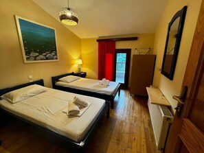 2 habitaciones, tabla de planchar con plancha, wifi y ropa de cama 