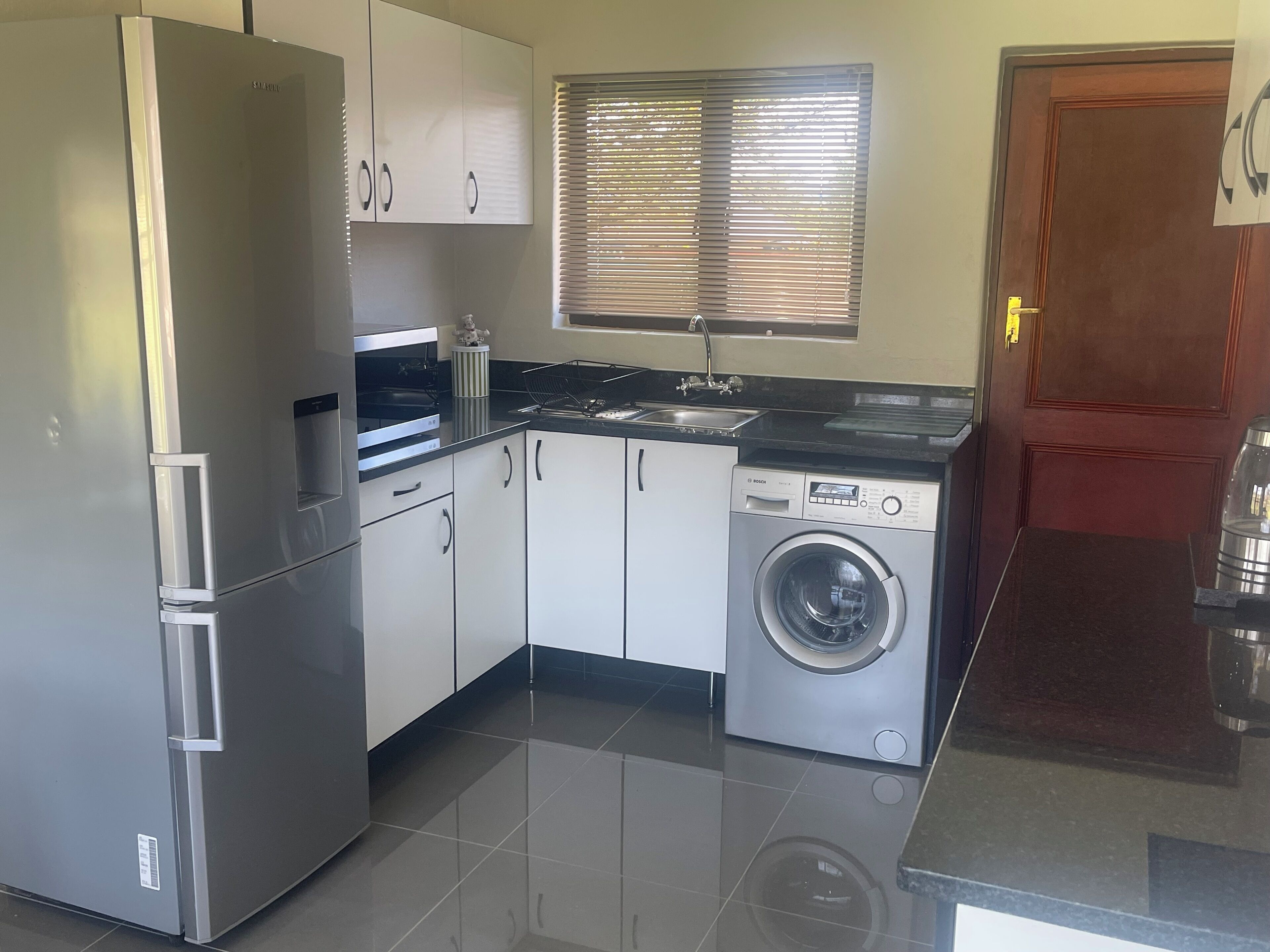 Microwave, cookware/dishes/utensils