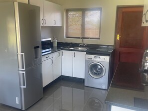 Microwave, cookware/dishes/utensils