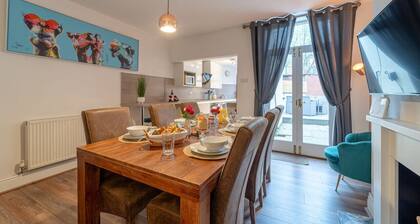 Walking distance into town, sleeps 5