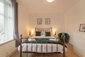 3 bedrooms, desk, iron/ironing board, free WiFi