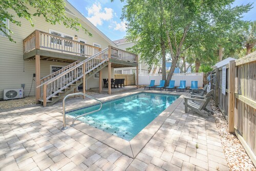 5 BR Walk to the Beach House with a Private Pool! The Salty Seagull