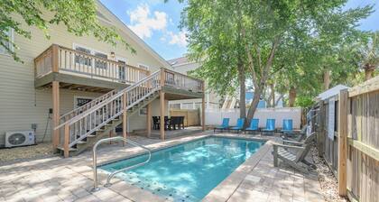 5 BR Walk to the Beach House with a Private Pool! The Salty Seagull