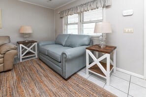 TV - 5 BR Walk to the Beach House with a Private Pool! The Salty Seagull (Surfside Beach)