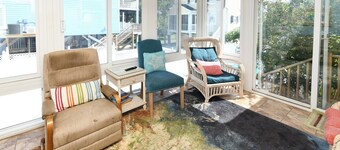 Walk to the Beach 6 BR Beach House with a Private Pool! Wavy Daze 