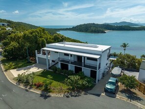 Unclassified image, 3 of 24, button - Panorama at Shute Harbour (Shute Harbour)