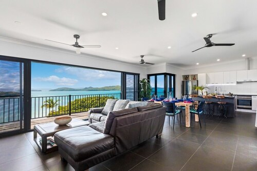 Gorgeous three-bedroom, two-bathroom home boasting uninterrupted sea views.
