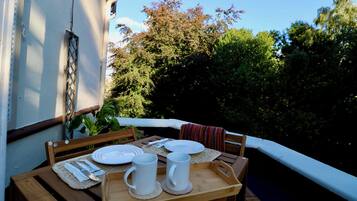 Deluxe Suite, Pool View (Not Pet friendly) | Teres/patio