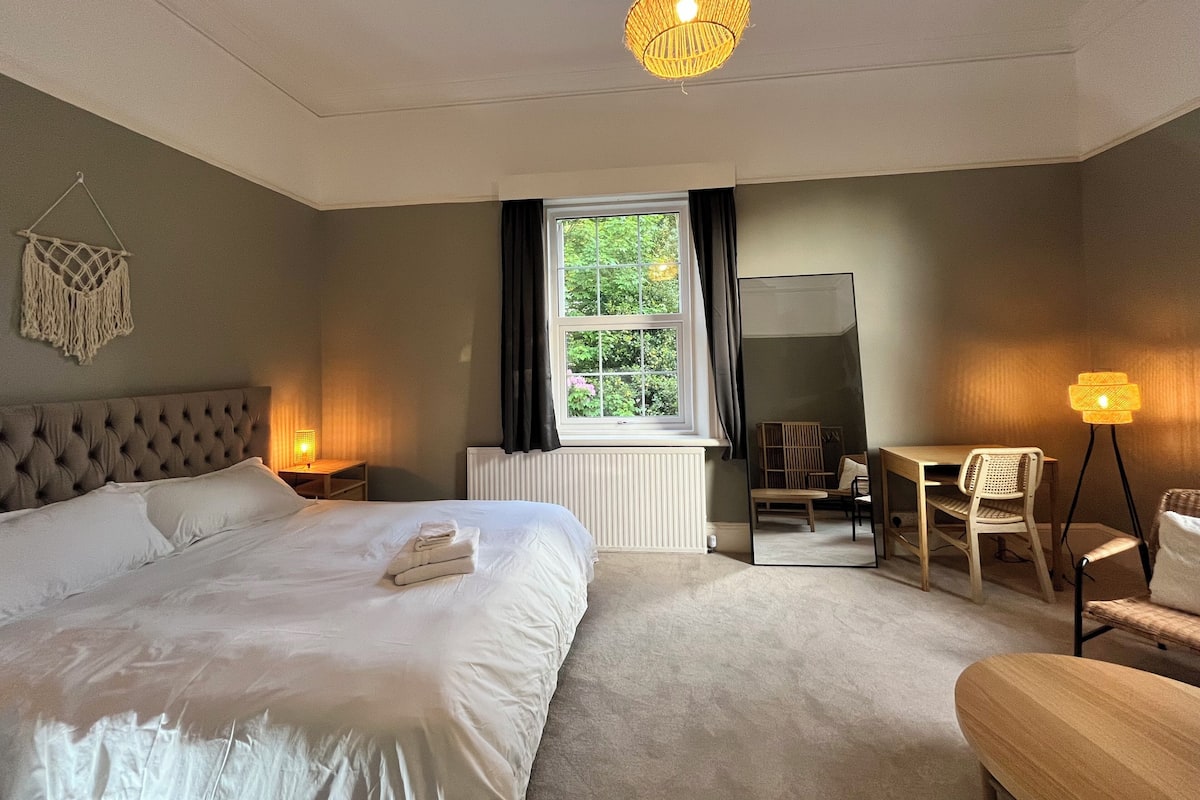 Deluxe Suite (Not Pet friendly)