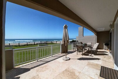Stunning ocean vistas, near top surf spots, shops; private, all amenities.