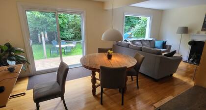 4 Kilometers from Ottawa City center Manor Park 4 Bed with an Office.
