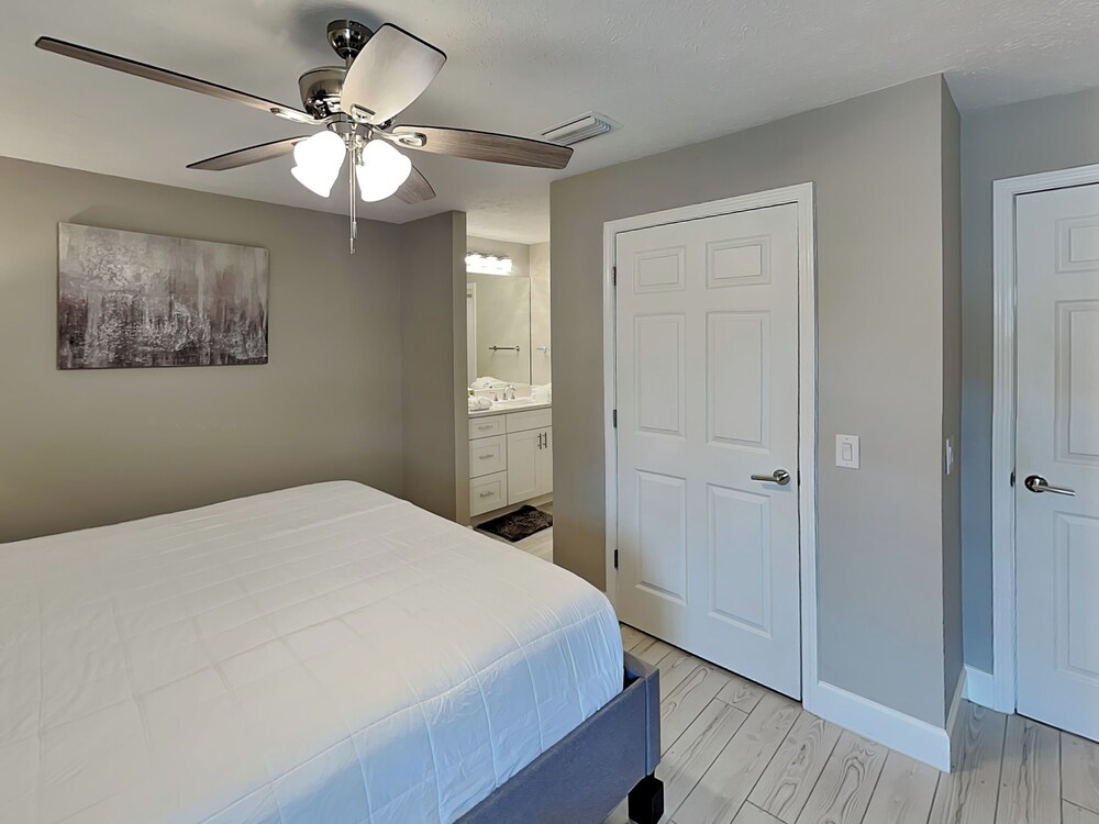 Horizon South 57203 Renovated Condo, Close to Beach + Resort