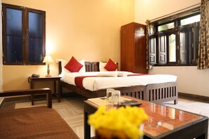 書桌、手提電腦工作空間、免費 Wi-Fi、床單