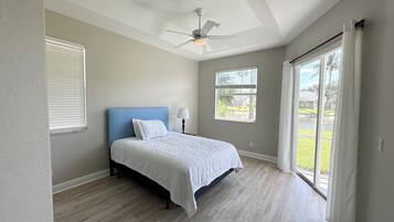 4 多间卧室、熨斗/熨衣板、WiFi、床单