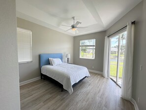 4 bedrooms, iron/ironing board, WiFi, bed sheets