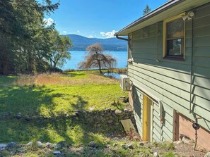 Property grounds - Shores A Tranquil Private Haven Right on the Beach (Sequim)