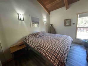 2 slaapkamers, een strijkplank/strijkijzer, gratis wifi, beddengoed