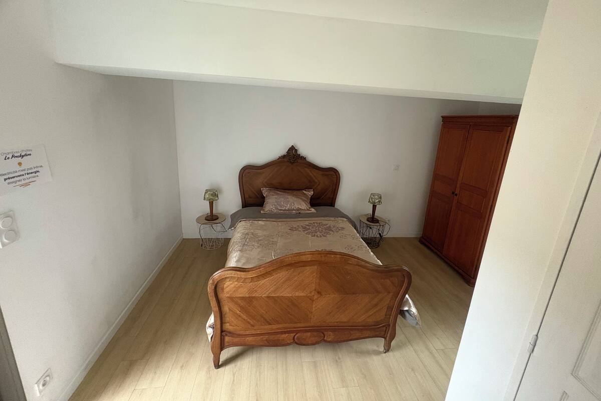 1 chambre, chambres insonorisées, Wi-Fi gratuit, draps fournis