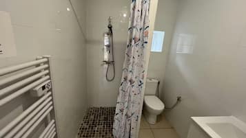 Camera City, vista giardino | 1 camera, insonorizzazione, Wi-Fi gratuito, lenzuola