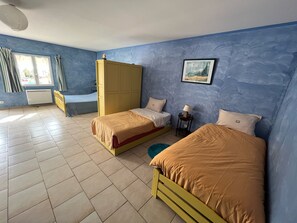 Club Room, Garden View