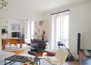 Living area - Moderne et Spacieux Appartement Entier 2 Chambres (Paris)
