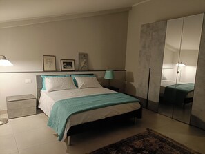 2 bedrooms, travel cot, free WiFi, bed sheets