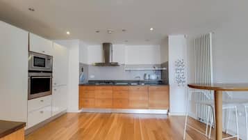 Apartment | Private kitchen | Fridge, microwave, oven, stovetop