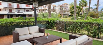 Precioso Bajo en Jardines de Nuevo Vera muy Cerca de la Piscina Comunitaria !