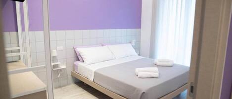 1 habitación, tabla de planchar con plancha, wifi y ropa de cama