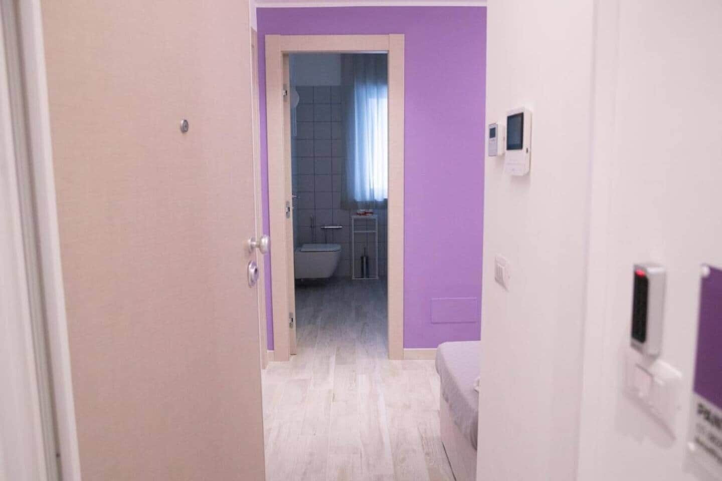 Dusche, Haartrockner, Seife, Toilettenpapier