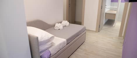 1 slaapkamer, een kluis op de kamer, een strijkplank/strijkijzer, wifi