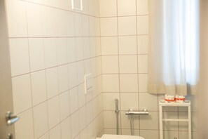 Bruser, hårtørrer, håndklæder, Sæbe