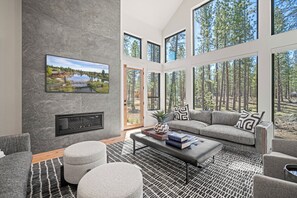 Televisie en een open haard