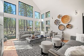 Televisie en een open haard