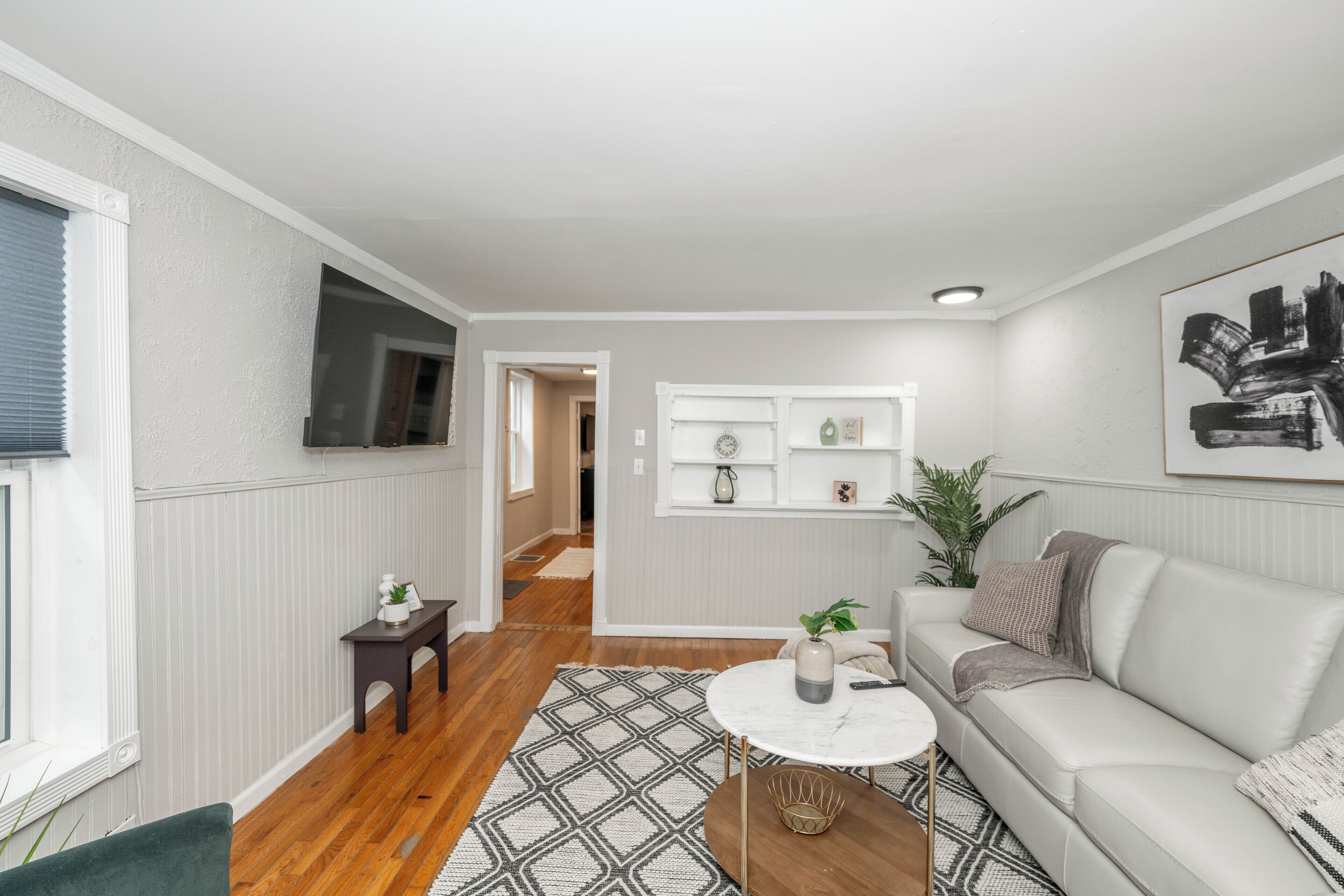The Covington Cottage – Modern 2 BDR Charmer Close to Downtown