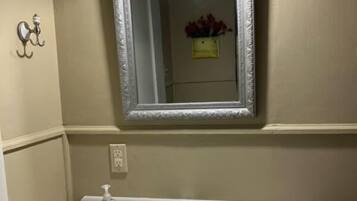 淋浴设施、吹风机、毛巾