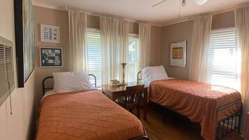 1 多间卧室、办公桌、WiFi、床单