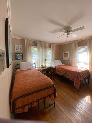 1 chambre, bureau, Wi-Fi, draps fournis