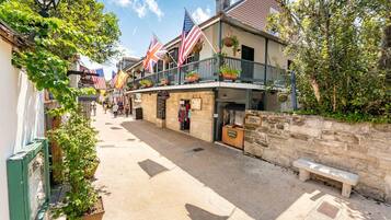 Appart'hôtel, 2 chambres | Enceinte de l’hébergement