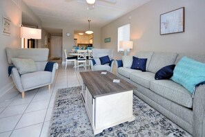 Apartment, 2 Schlafzimmer | Wohnbereich | Smart-TV